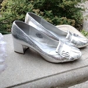 Bandolino dressy silver loafer with block heel, shoe size 9